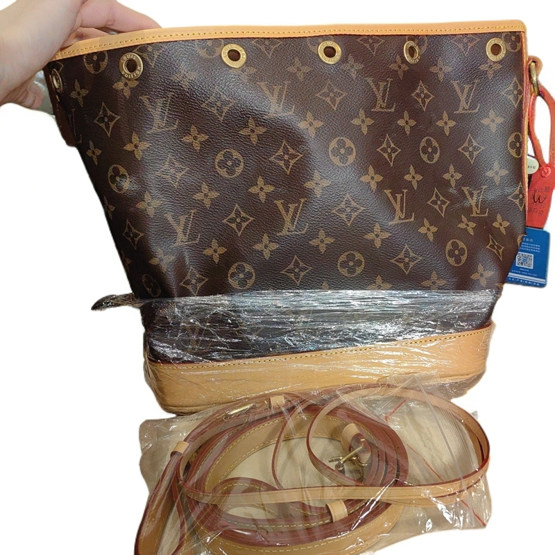 修复品专柜款lv noe 中号lv斜挎包，单肩