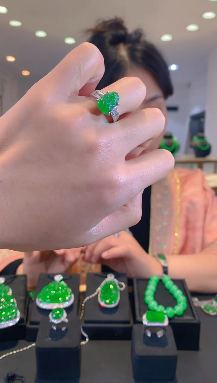 银S925镶嵌戒指翡翠翡翠a货多样性发