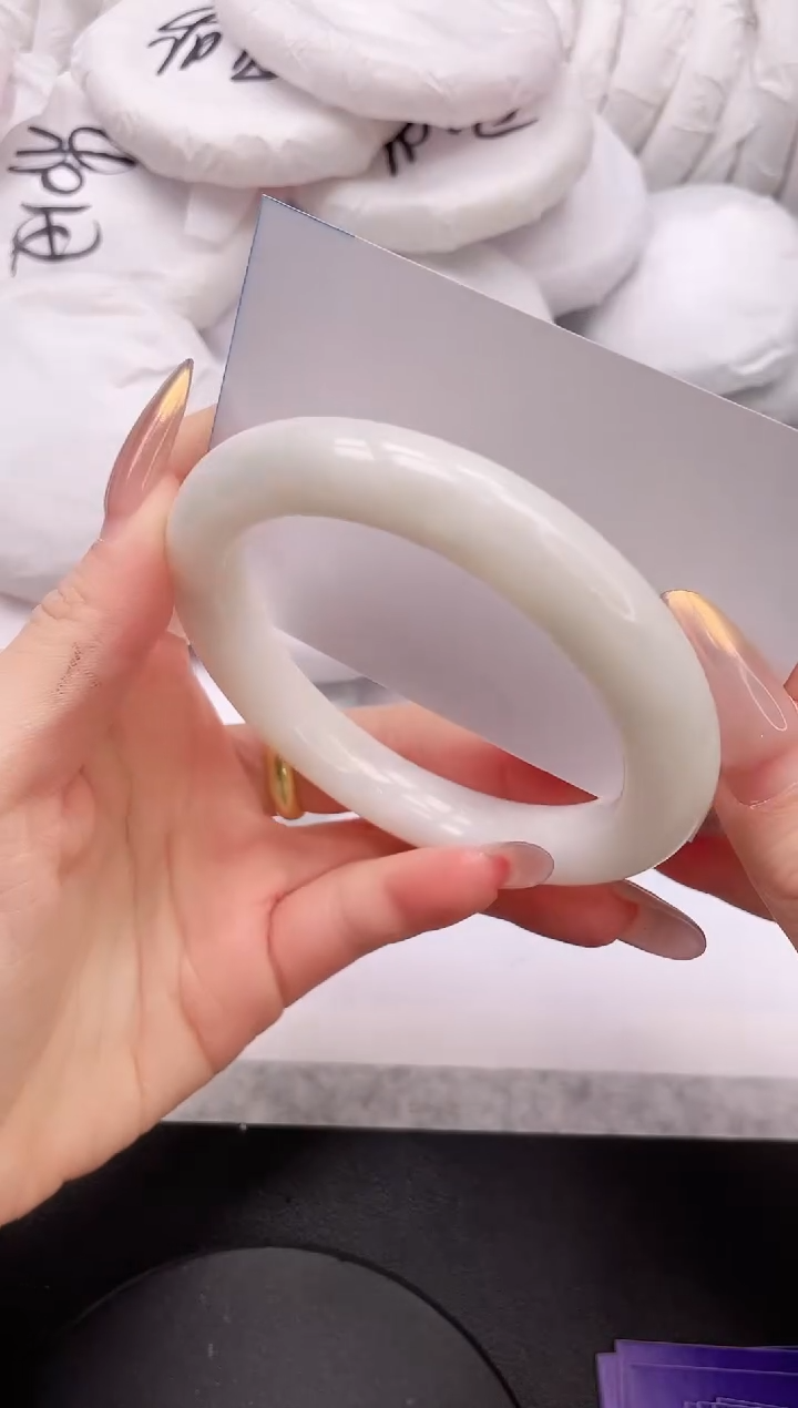 【闪购商品】和田玉手镯未镶嵌17K85-62