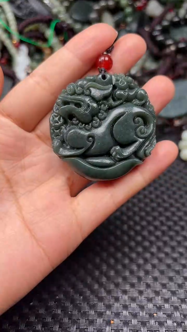 和田玉未镶嵌颈饰1