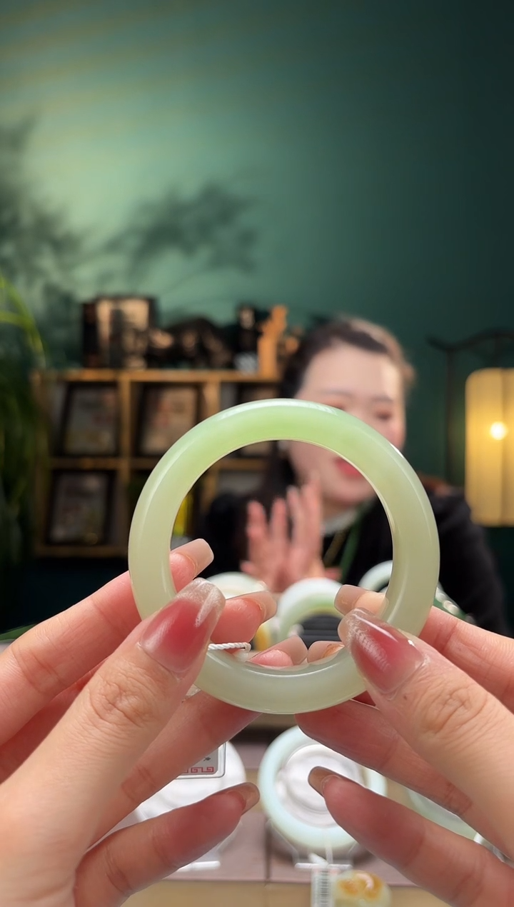 【闪购商品】和田玉手镯未镶嵌55+手镯