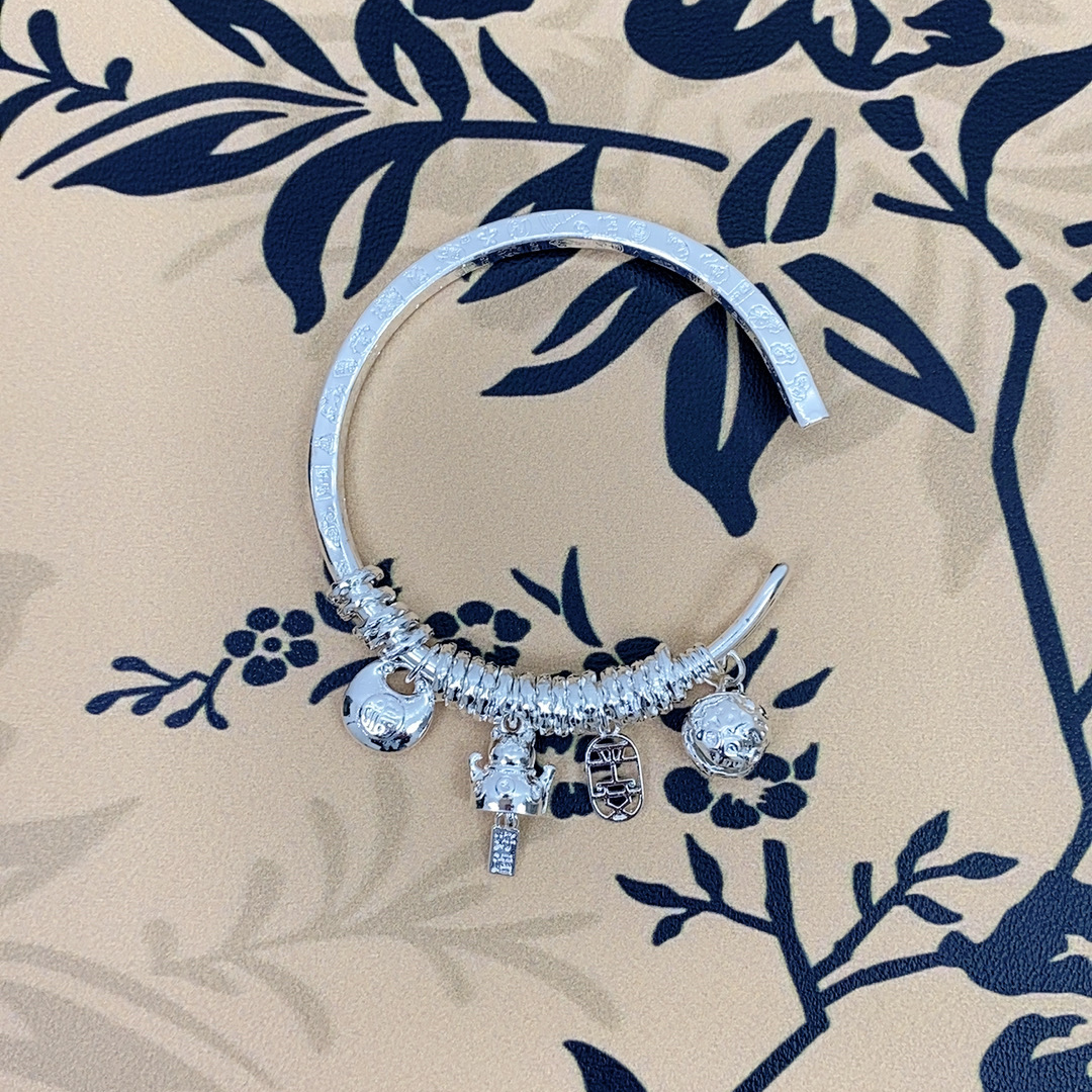 【抓紧处理】定制重工款气质风年味生肖挂饰821 万贯盘缠