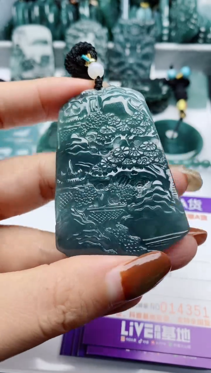 颈饰未镶嵌翡翠             