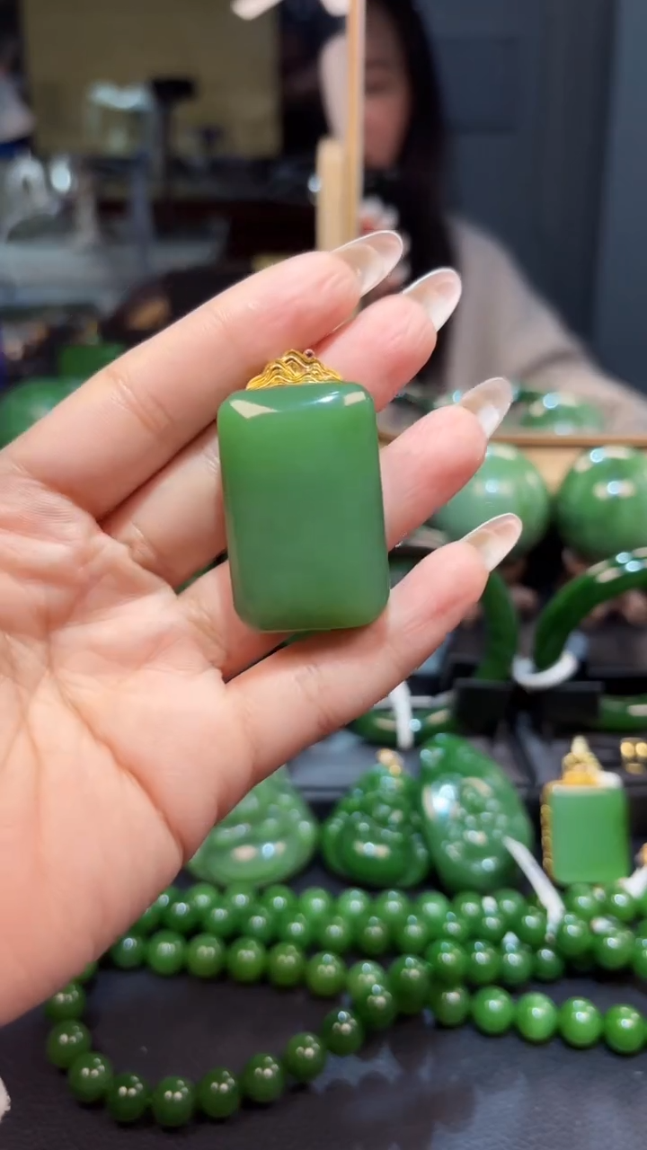 【闪购商品】和田玉（碧玉）吊坠(赠链)18K金镶嵌1