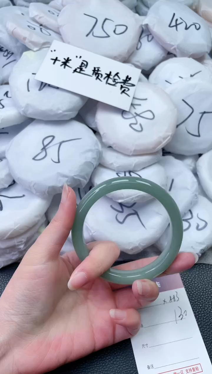 【闪购商品】石英质玉手镯未镶嵌X883