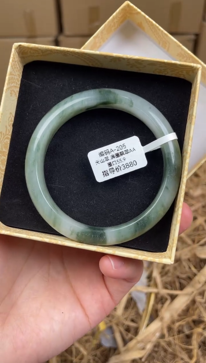 未镶嵌手镯石英质玉A205