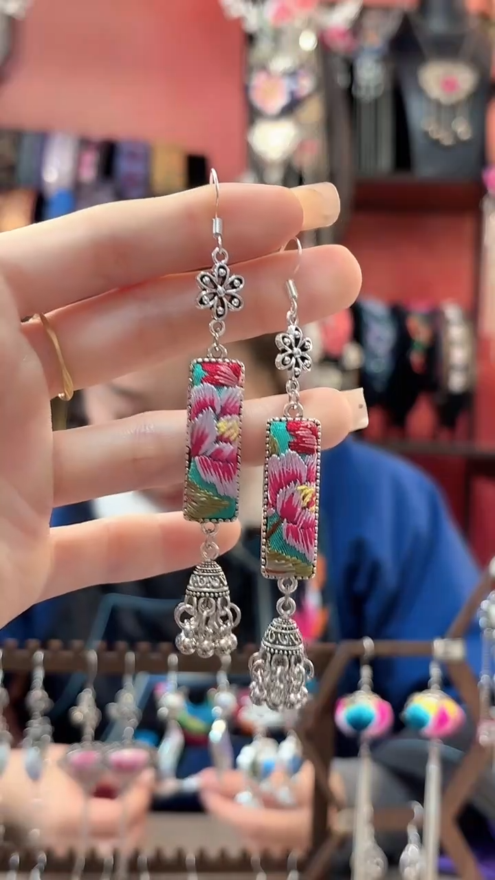 织绣 云织谣民族风精美饰品   270