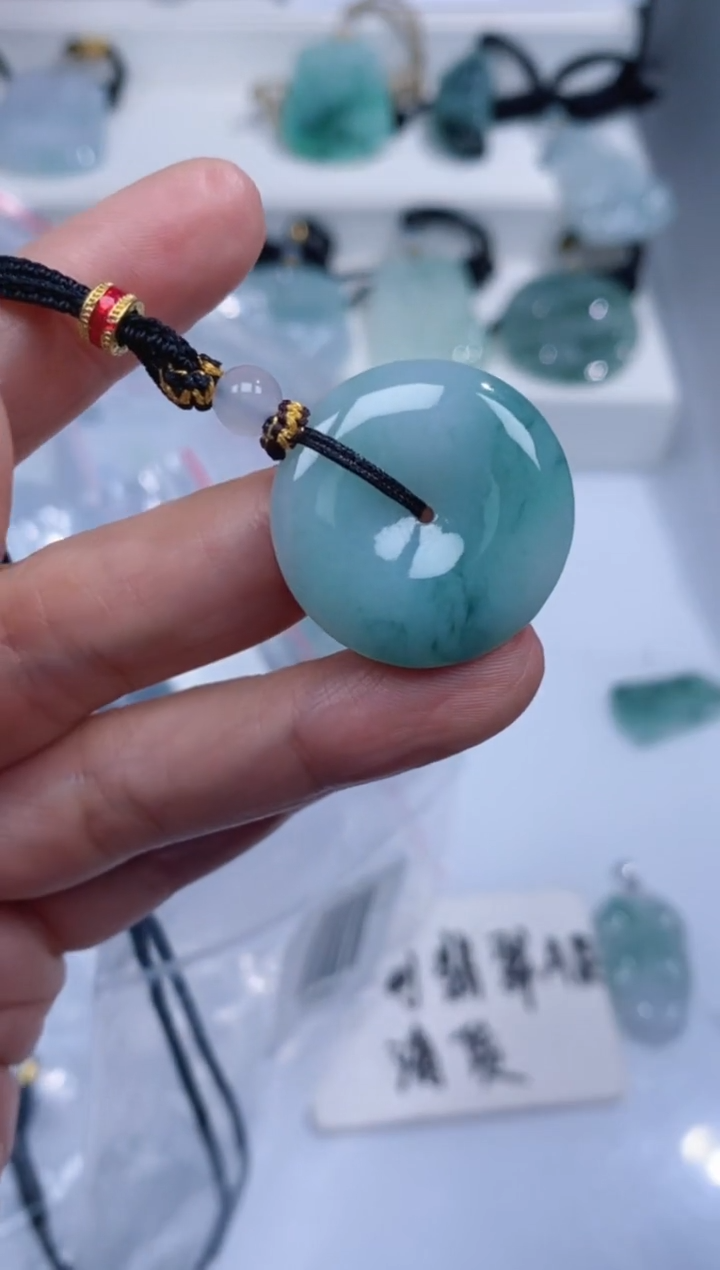 颈饰未镶嵌翡翠吊坠