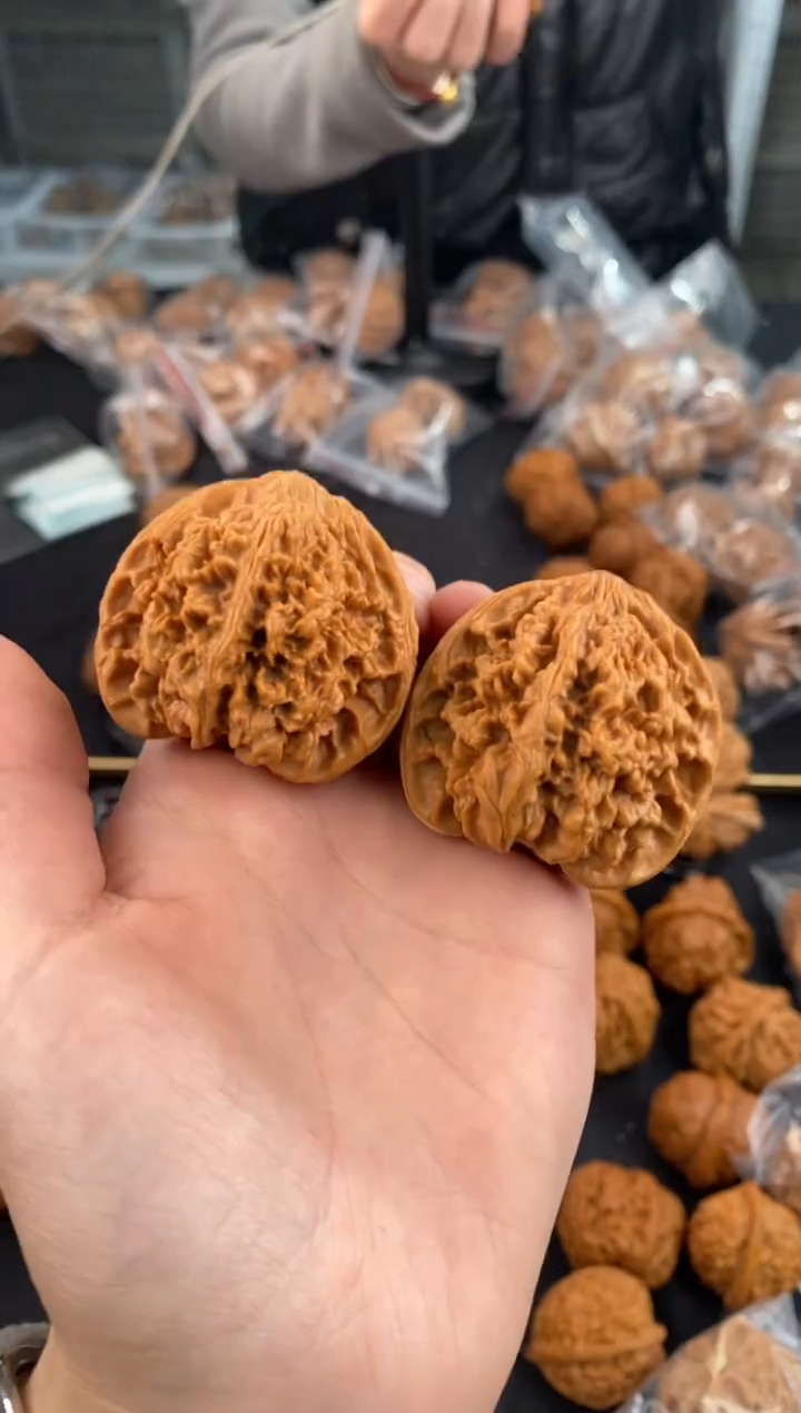 【闪购商品】文玩核桃把件满天星44-x081