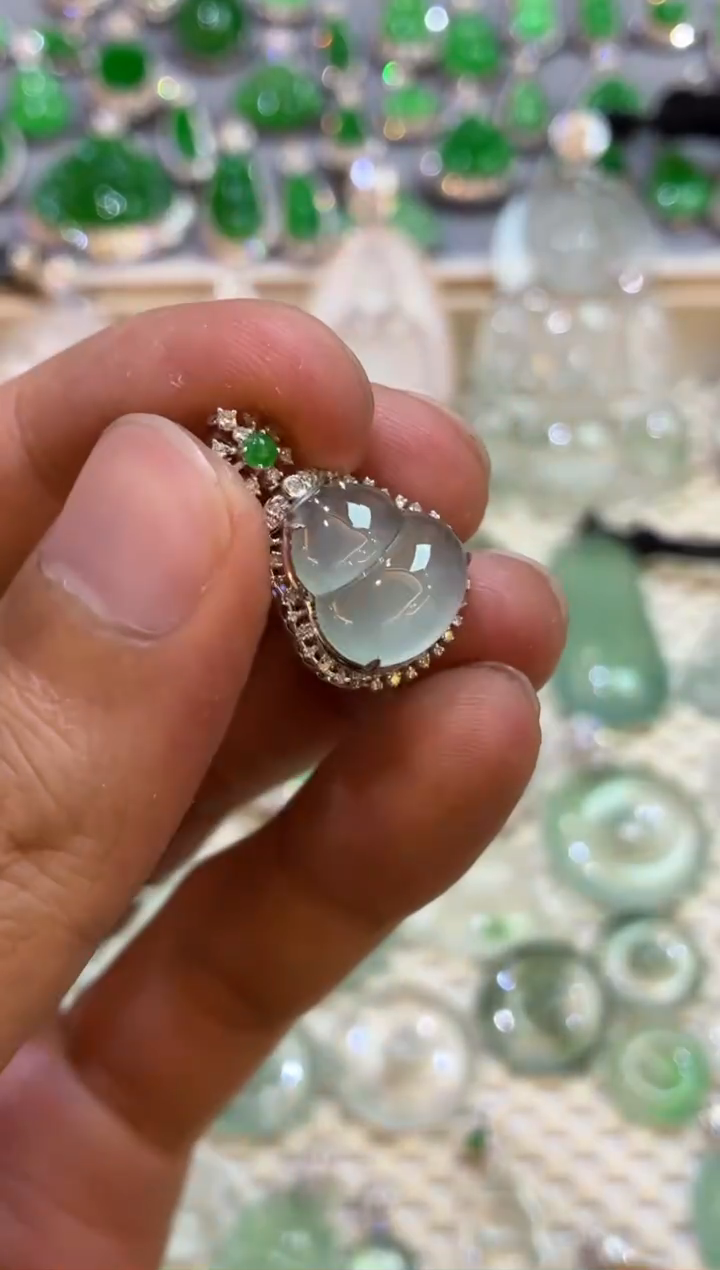 吊坠(不含链)18K金镶嵌翡翠葫芦