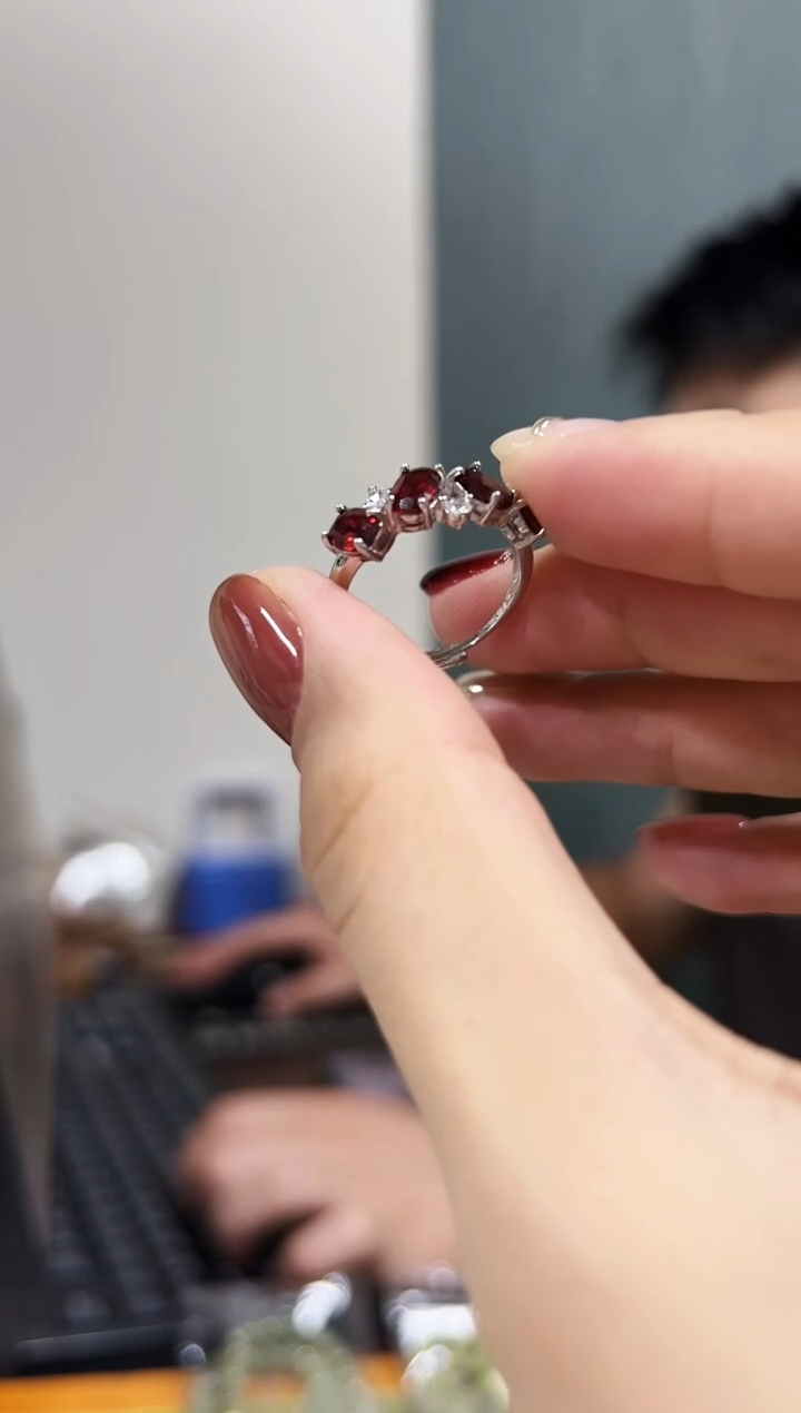 银S925镶嵌戒指石榴石石榴石戒指