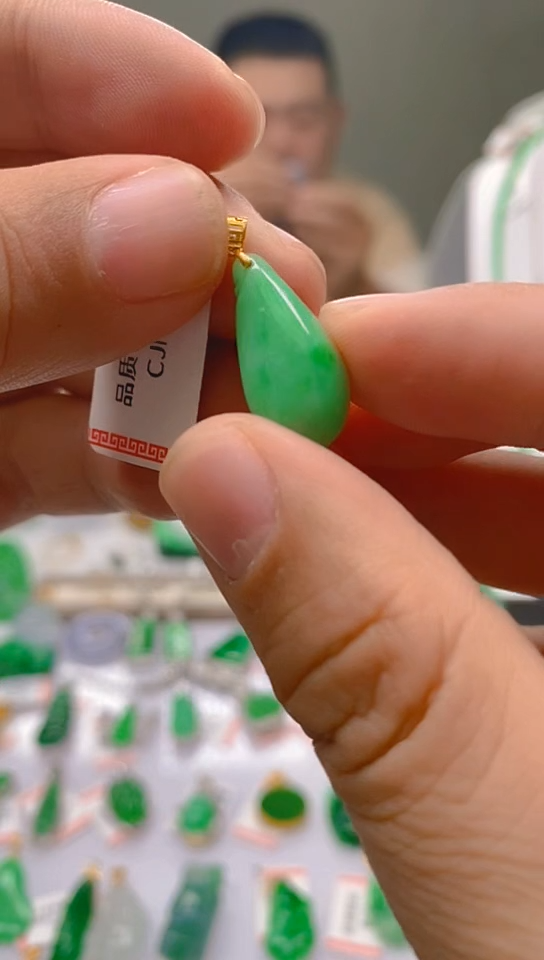 【闪购商品】翡翠颈饰18K金镶嵌吊坠