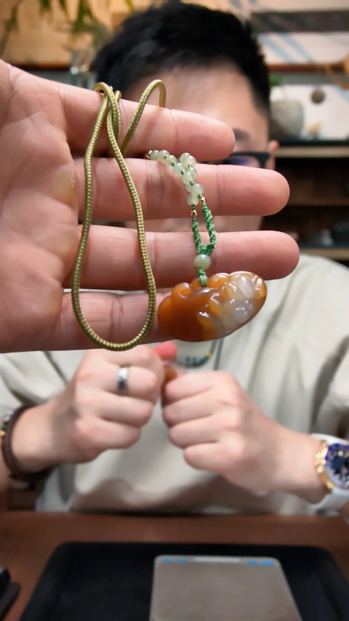 未镶嵌吊坠定制和田玉糖白如意锁吊坠QC（竞）