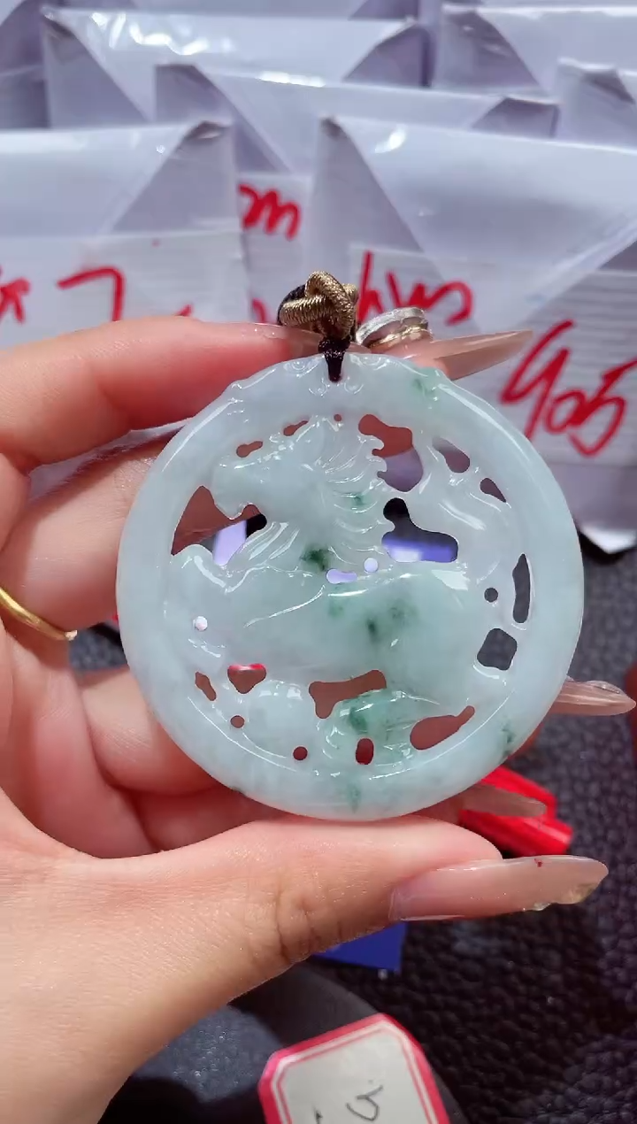 颈饰未镶嵌翡翠20260104