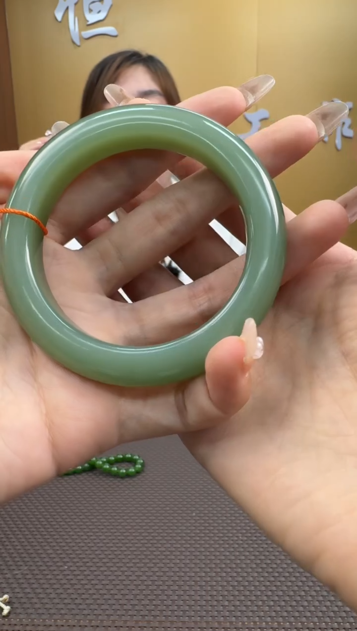 【闪购商品】和田玉手镯未镶嵌57