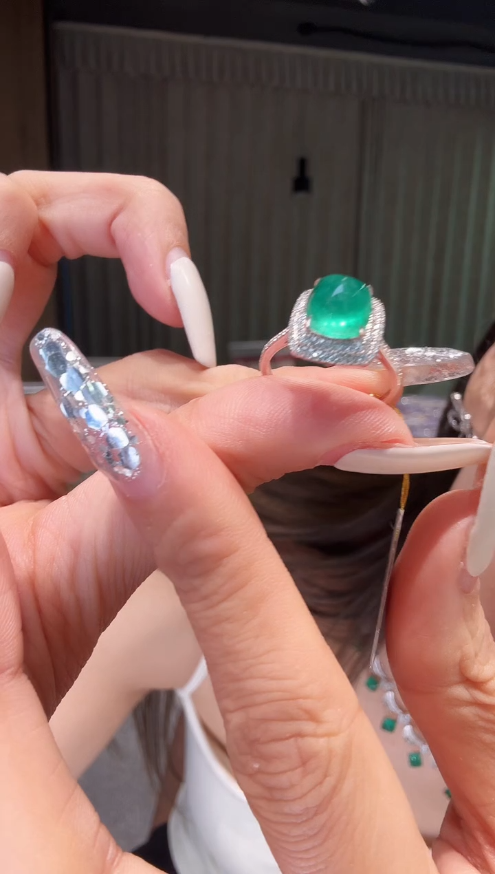 18K金镶嵌戒指祖母绿CE0286