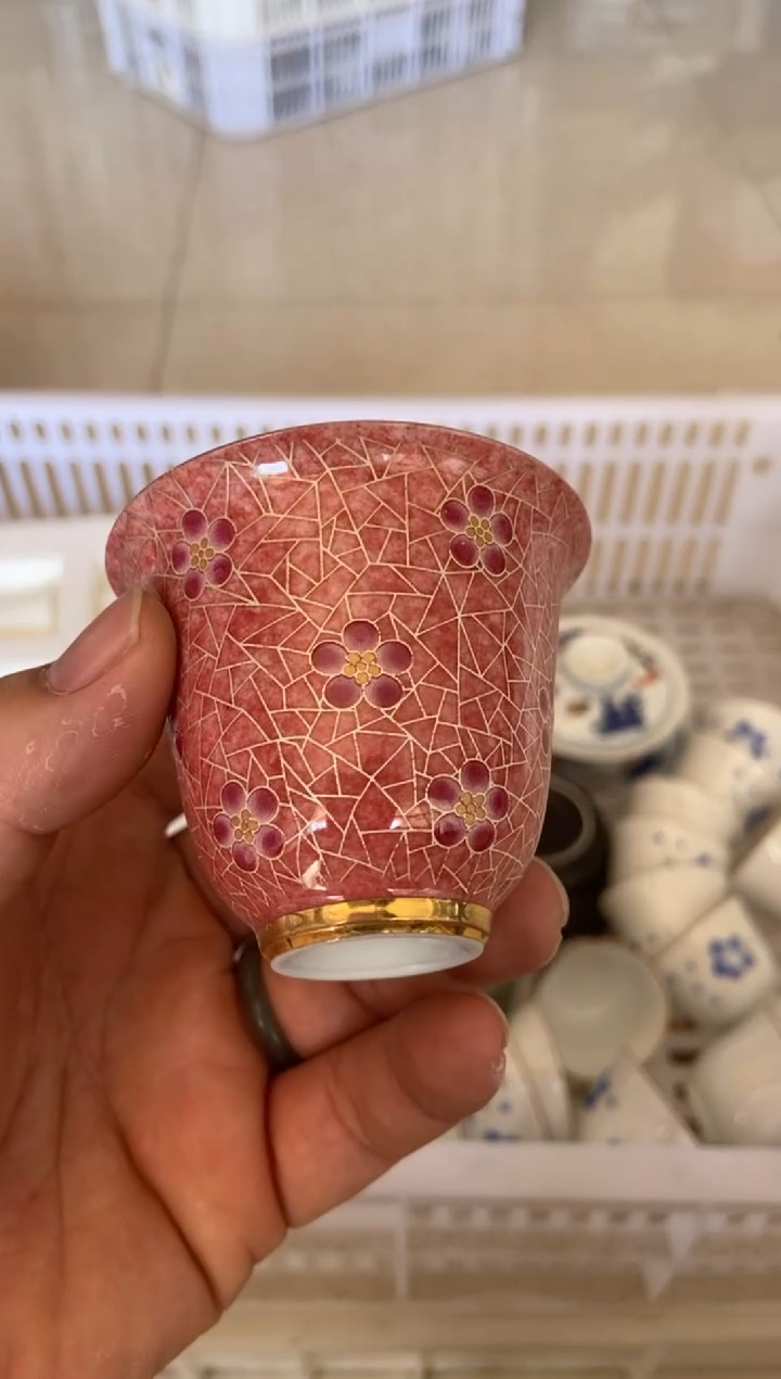 摄影的产品有使用过的痕迹有点脏介意勿拍