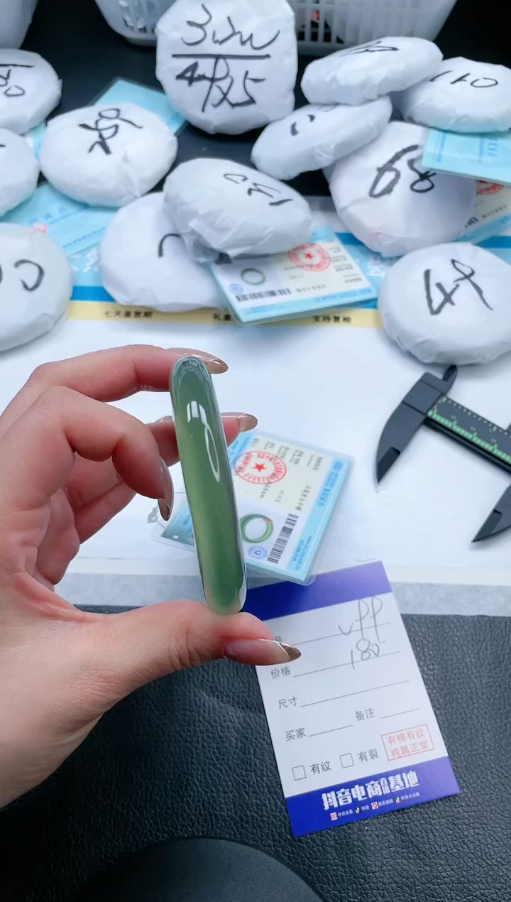 【闪购商品】石英质玉手镯未镶嵌18V99-58