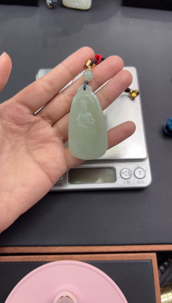 【闪购商品】和田玉吊坠(赠链)未镶嵌且末微色差近矿吊坠