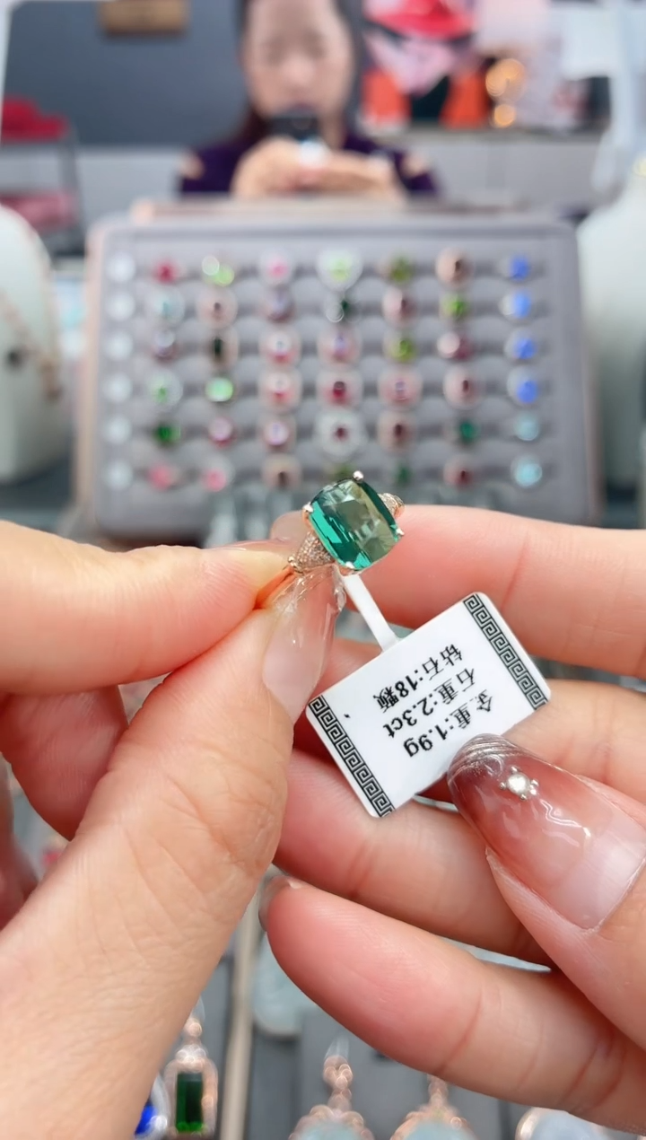 18K金镶嵌戒指碧玺2.3