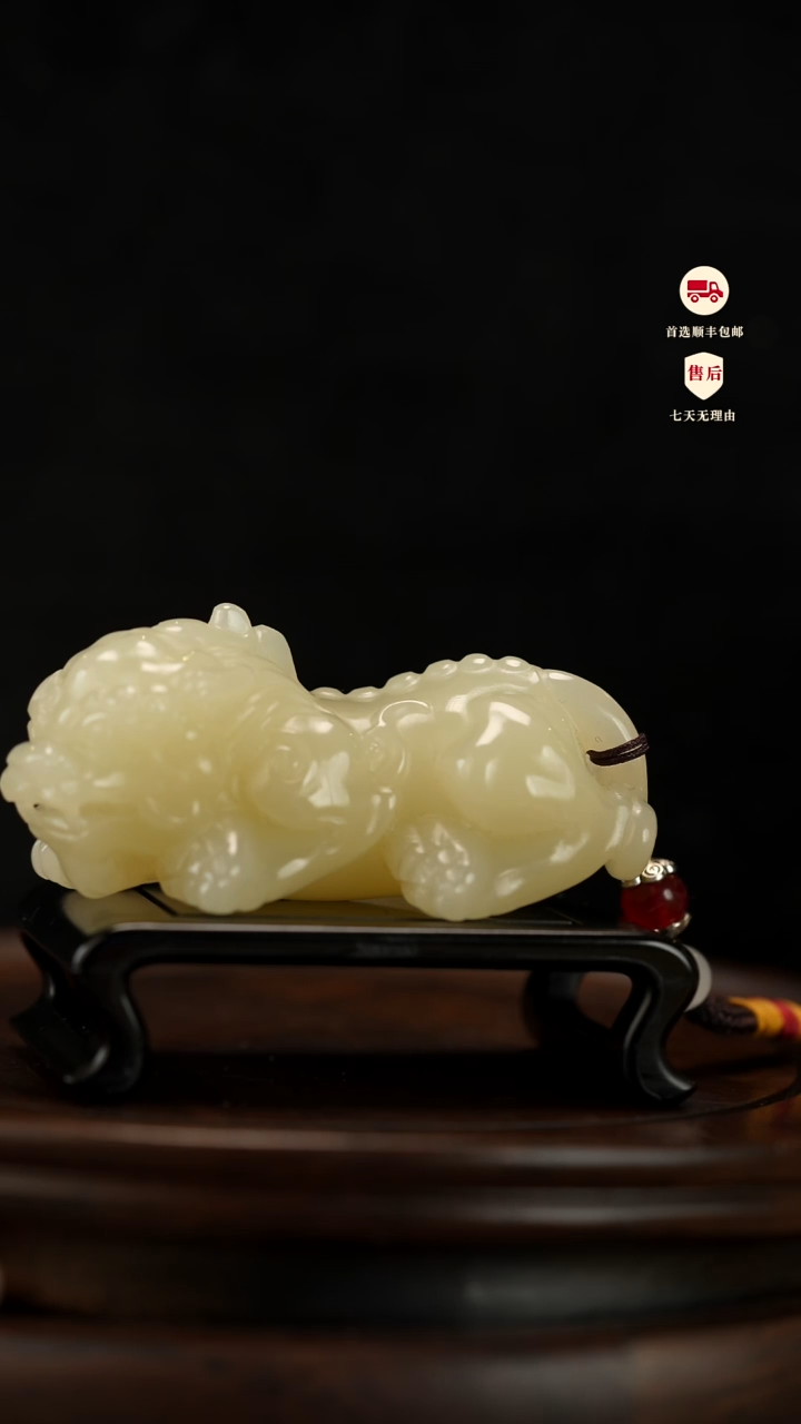 云南石竹叶青雕刻：吞金貔貅