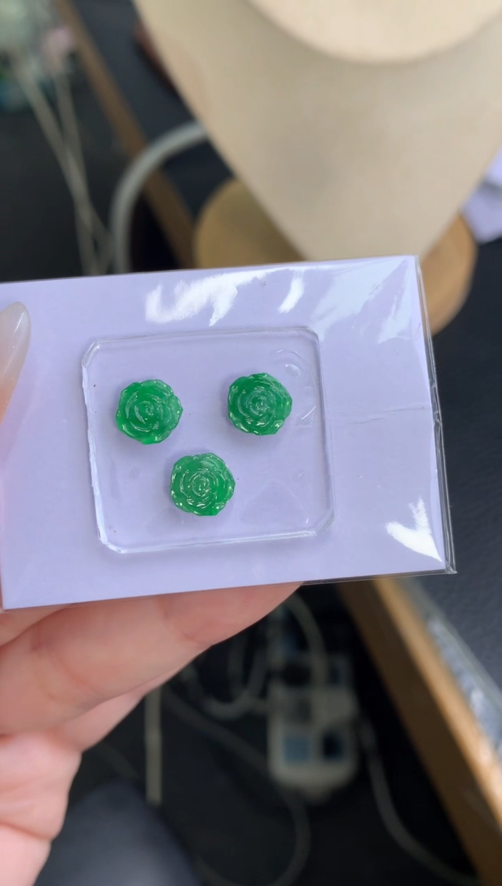 未镶嵌定制翡翠三个花花