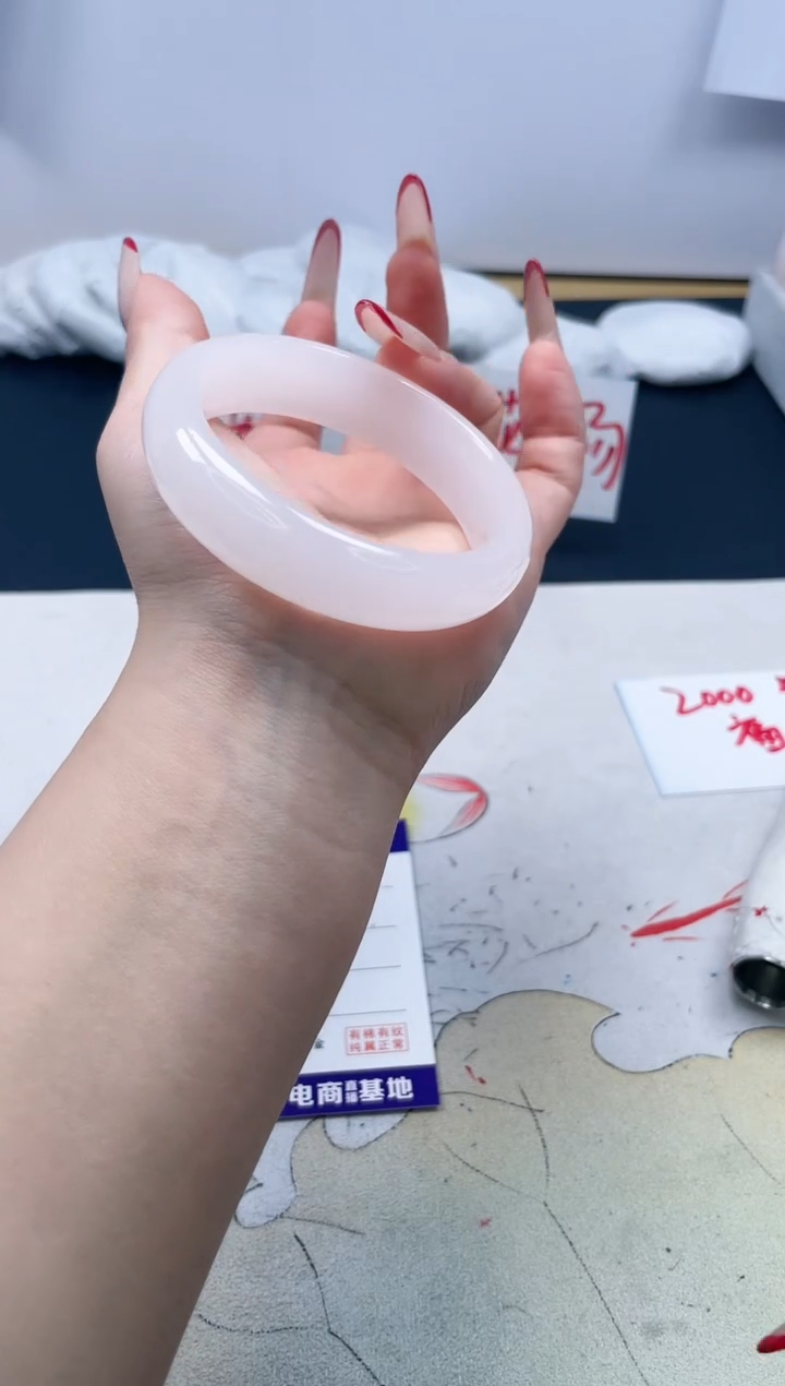 【闪购商品】石英质玉手镯未镶嵌49/52.2