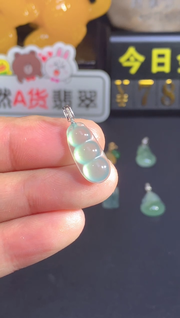 颈饰18K金镶嵌翡翠   