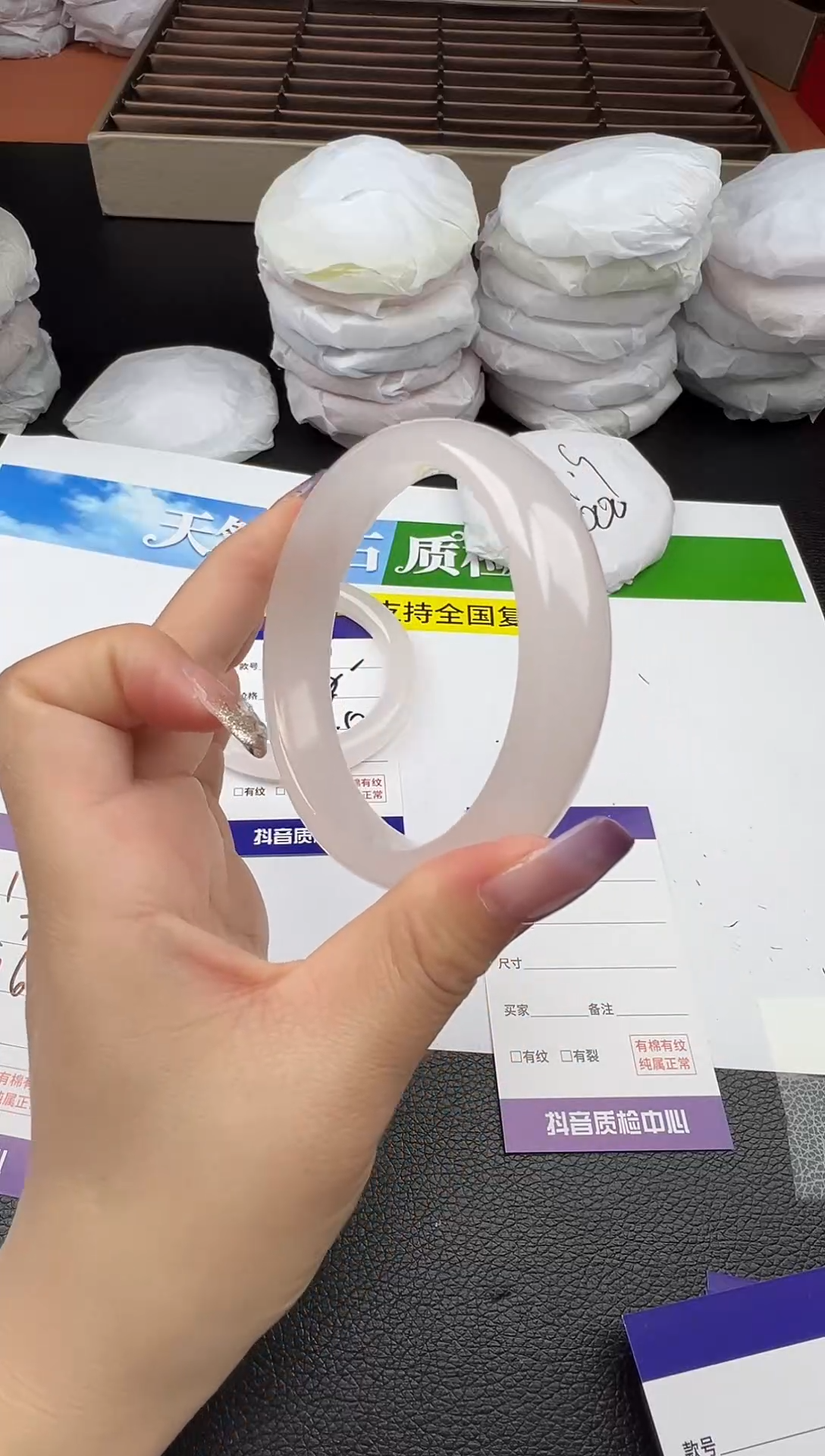 未镶嵌手镯石英质玉浅粉 圈口62