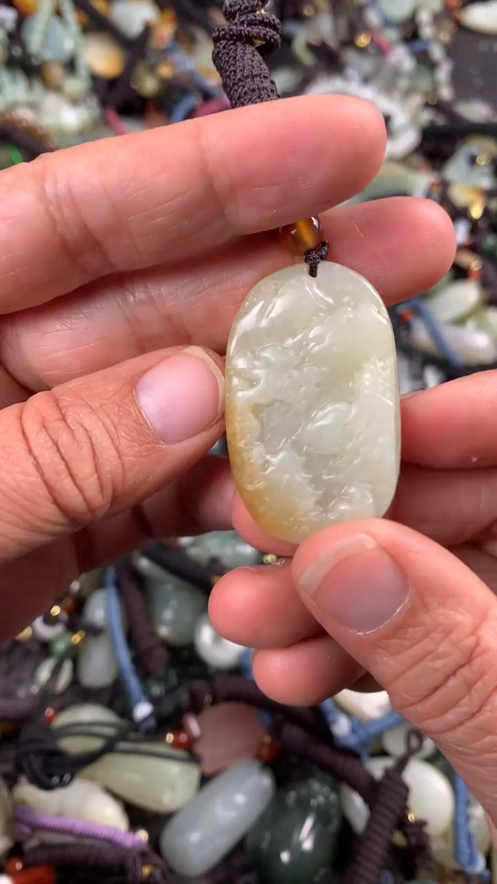 【闪购商品】和田玉颈饰未镶嵌多样性发货没有证书拍一发一有瑕