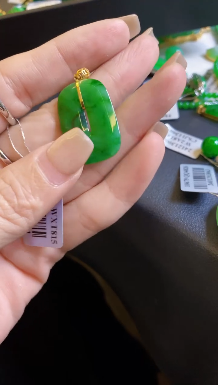 【闪购商品】定制翡翠18K金镶嵌吊坠