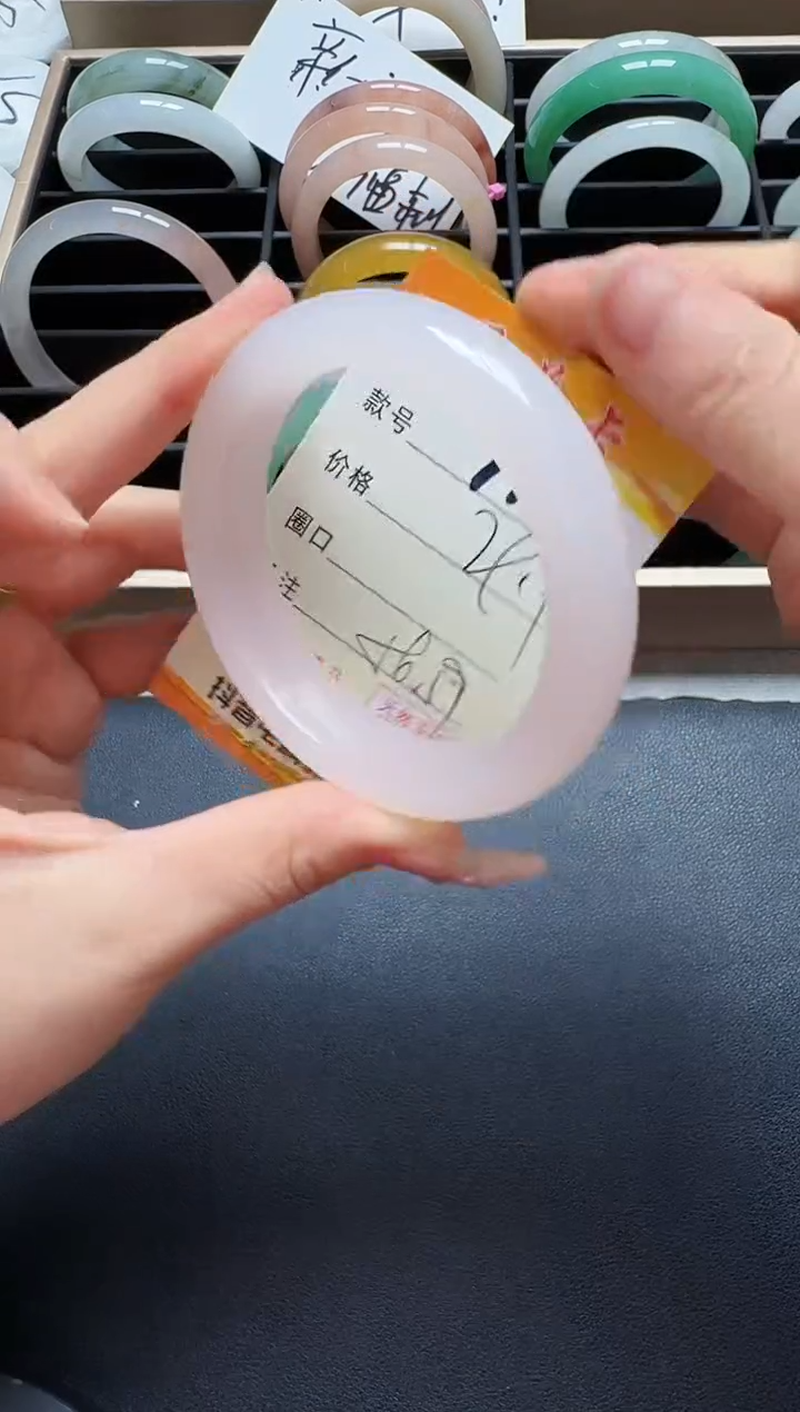 【闪购商品】石英质玉手镯未镶嵌74