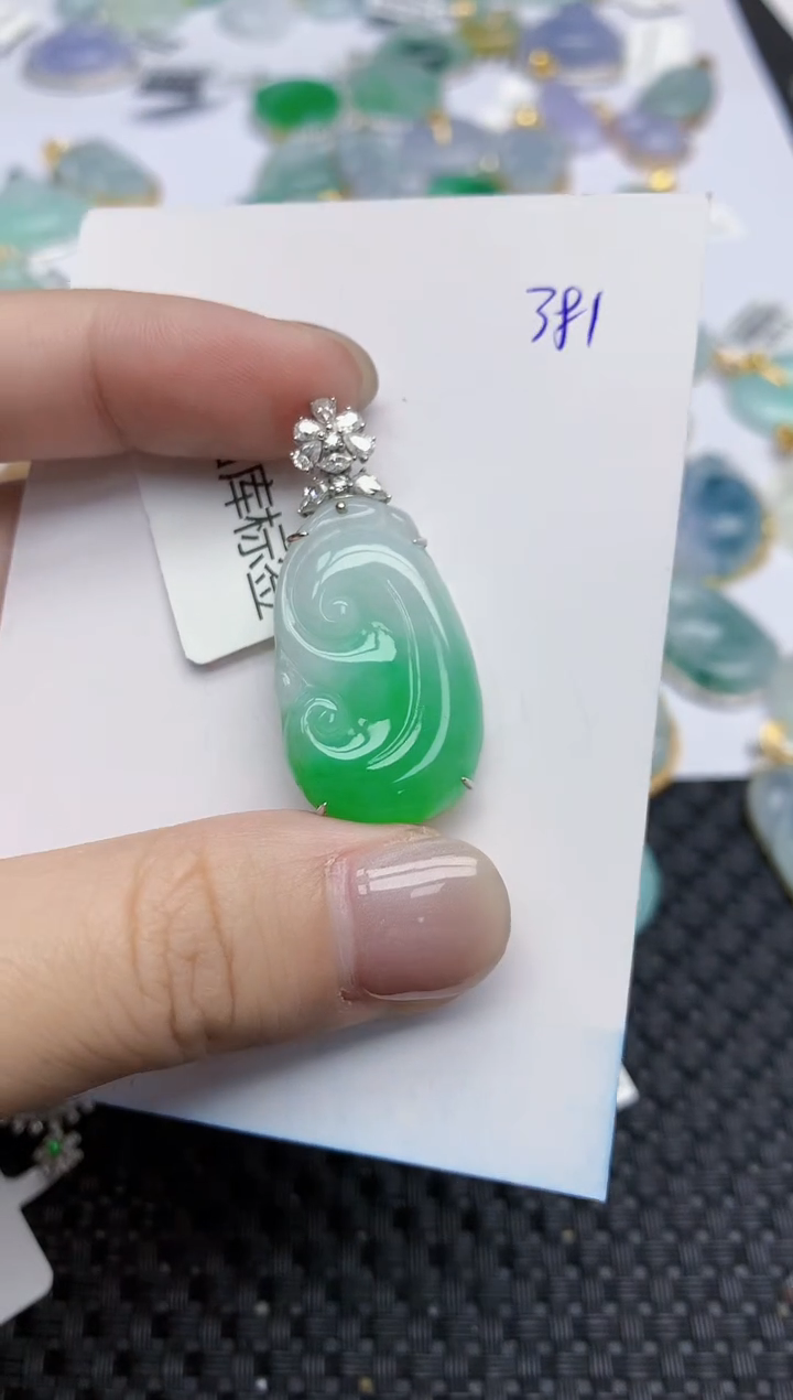 【闪购商品】翡翠颈饰18K金镶嵌天然翡翠A货