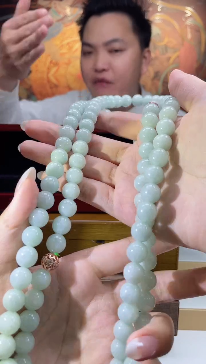 翡翠未镶嵌颈饰多样性发其一