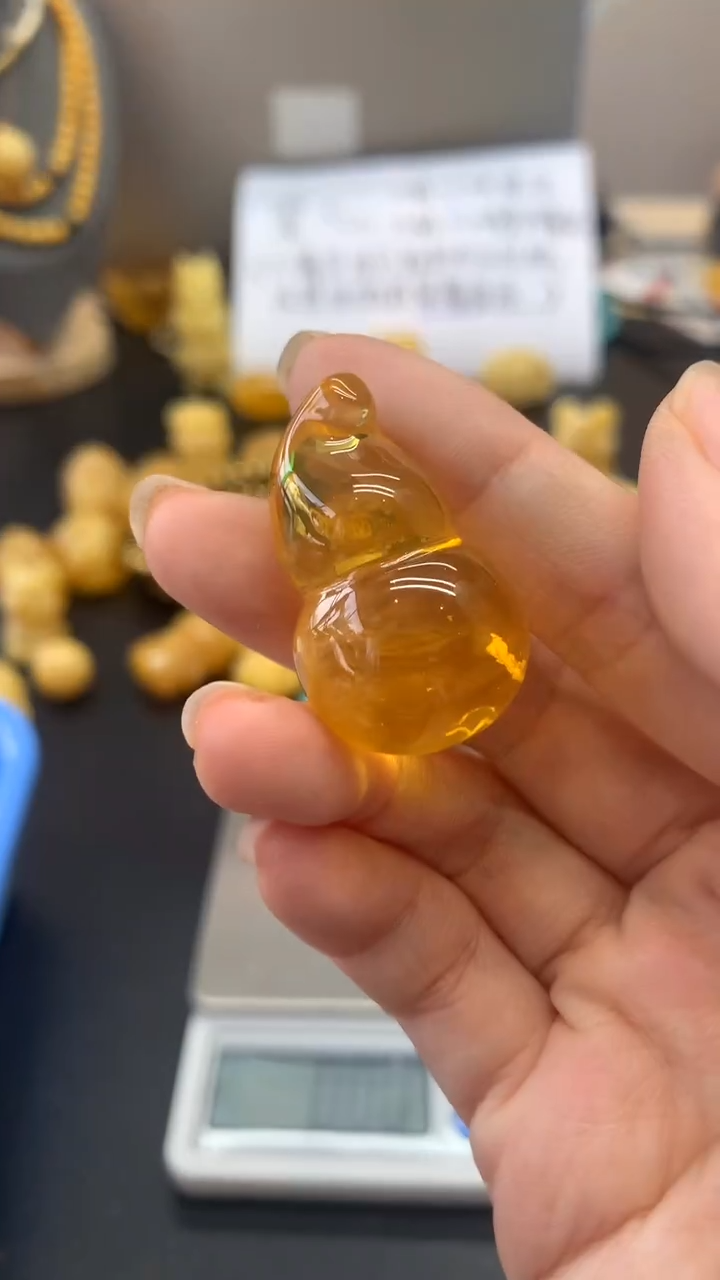 未镶嵌琥珀珠宝奇石1018