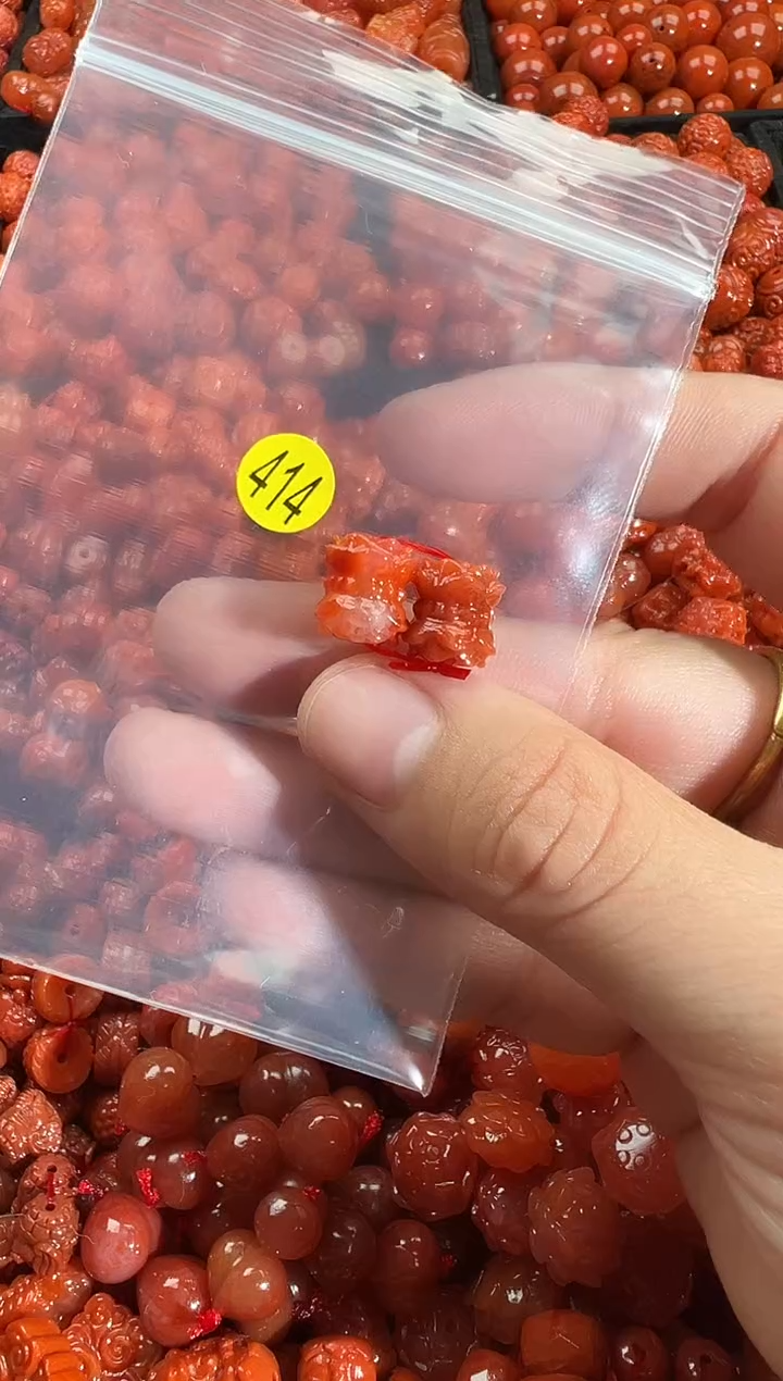 颈饰未镶嵌南红玛瑙1