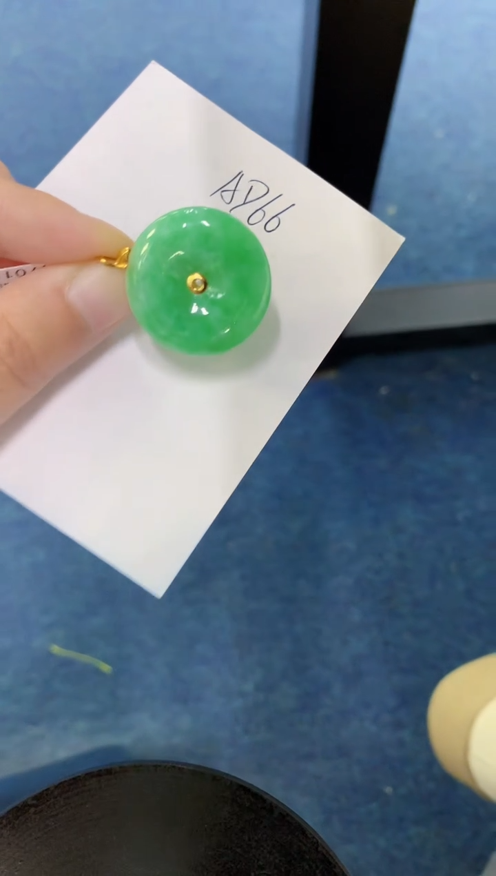 翡翠18K金镶嵌颈饰000000000