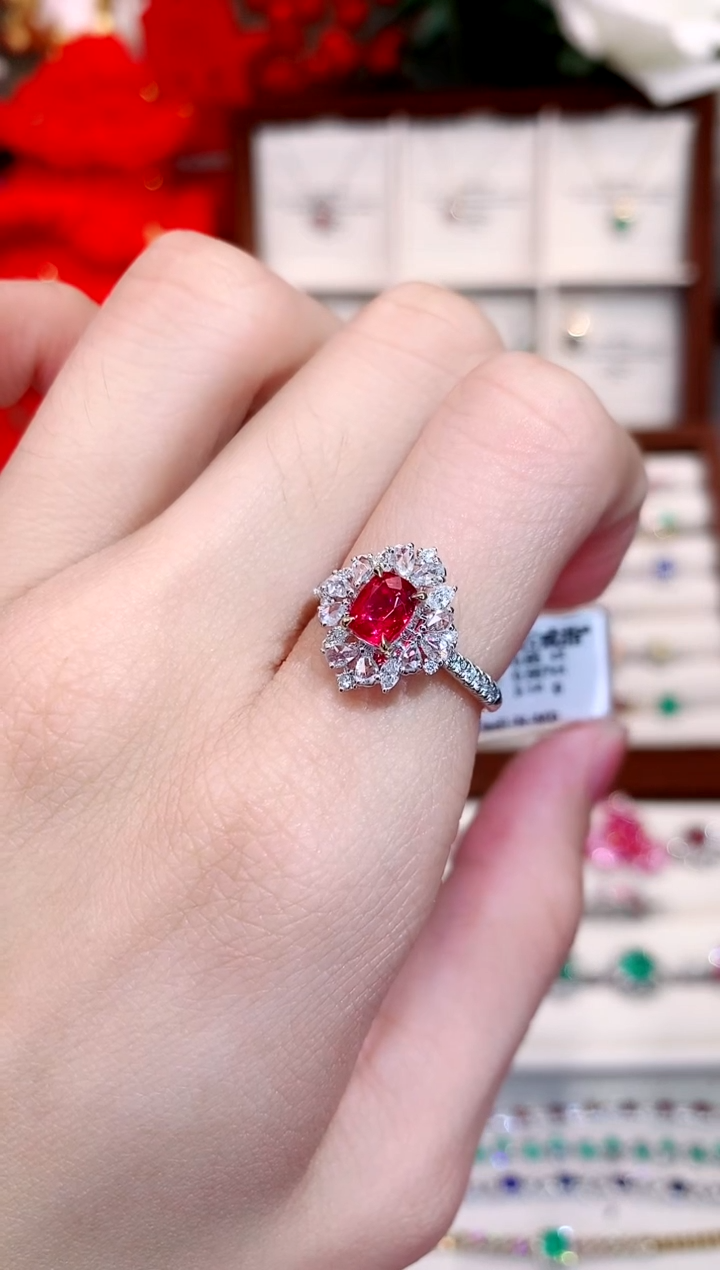 【闪购商品】戒指18K金镶嵌尖晶石0.85ct/天然宝石/七天无理由