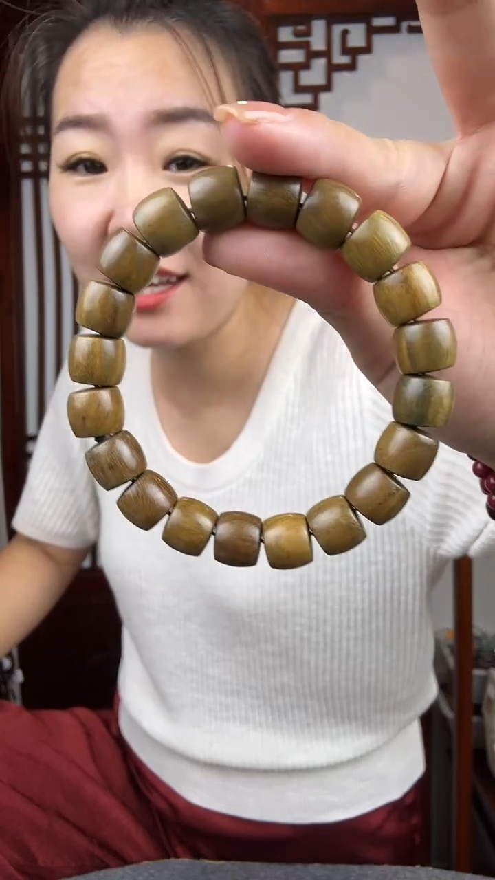 维腊木（绿檀）阿根廷绿檀卡1011手串