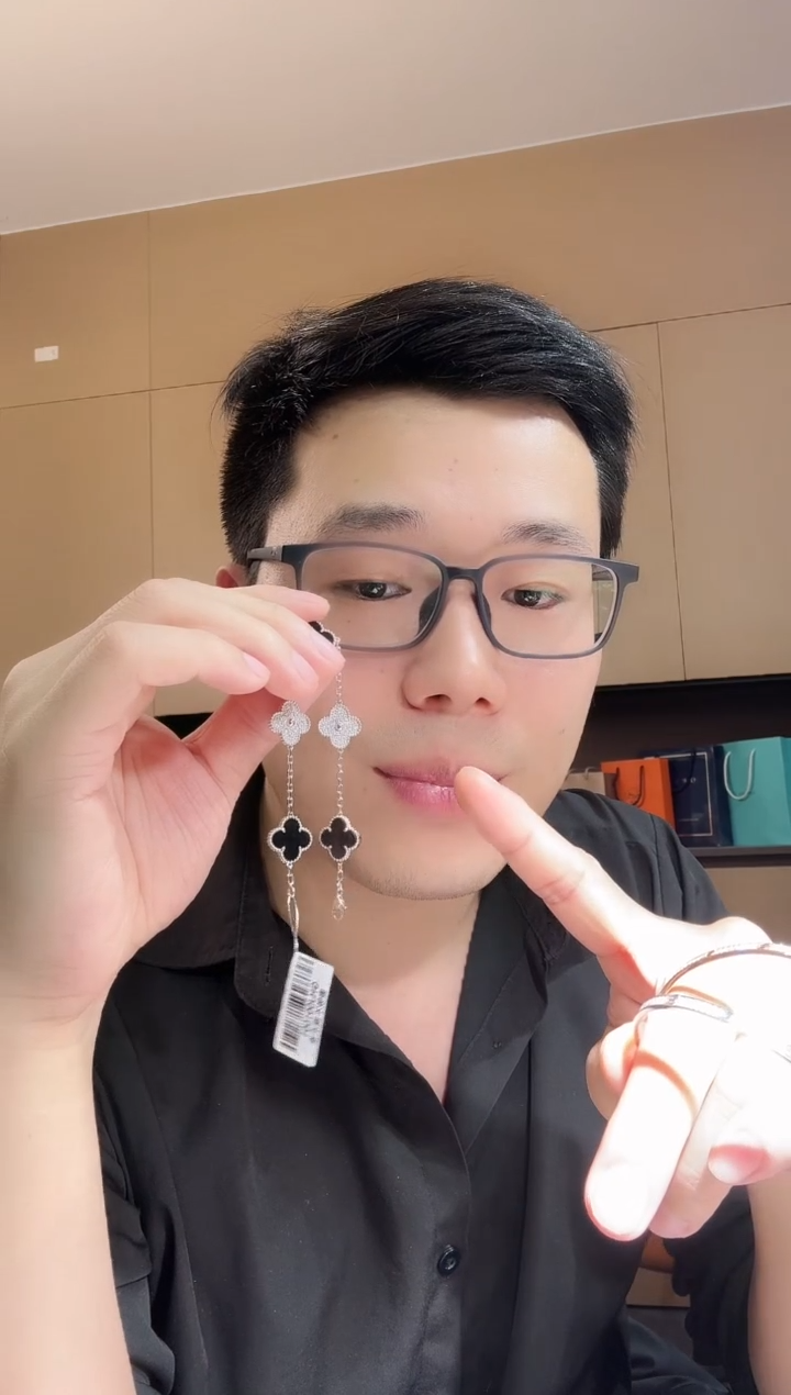 【闪购商品】钻石手链18K金镶嵌熊猫手链GHJ