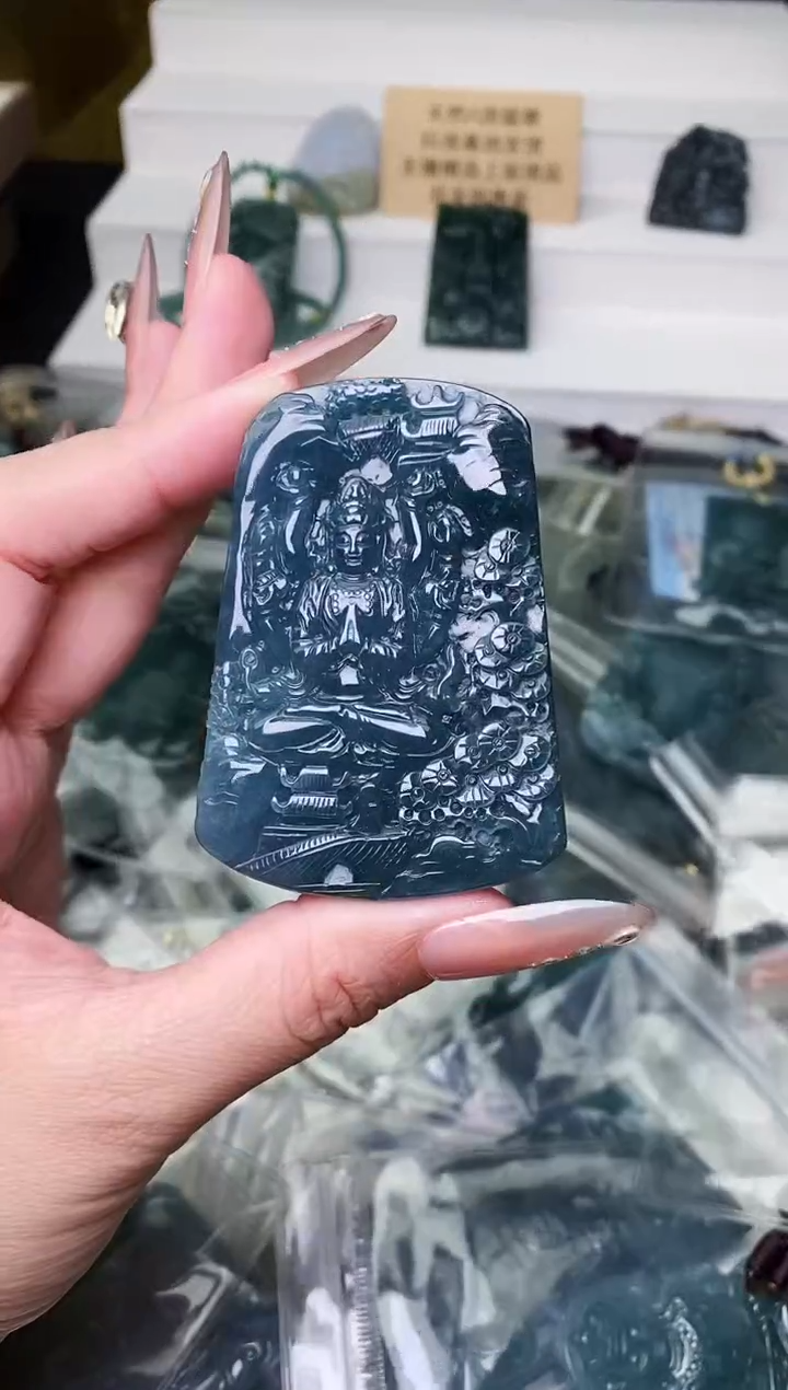 颈饰未镶嵌翡翠 