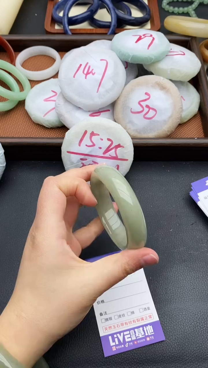 未镶嵌手镯石英质玉227+56.4