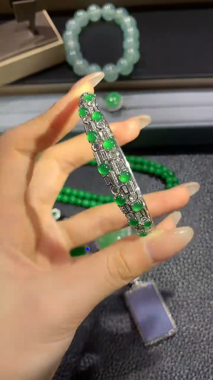 【闪购商品】翡翠手链18K金镶嵌78团购