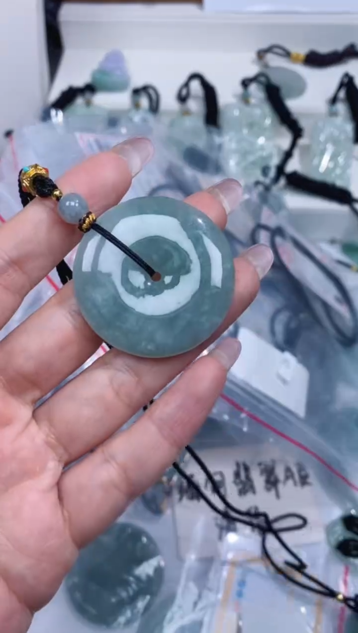 颈饰未镶嵌翡翠吊坠