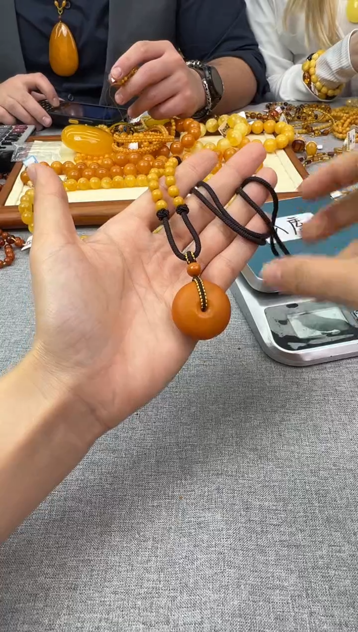 【闪购商品】琥珀颈饰未镶嵌138秒拍号