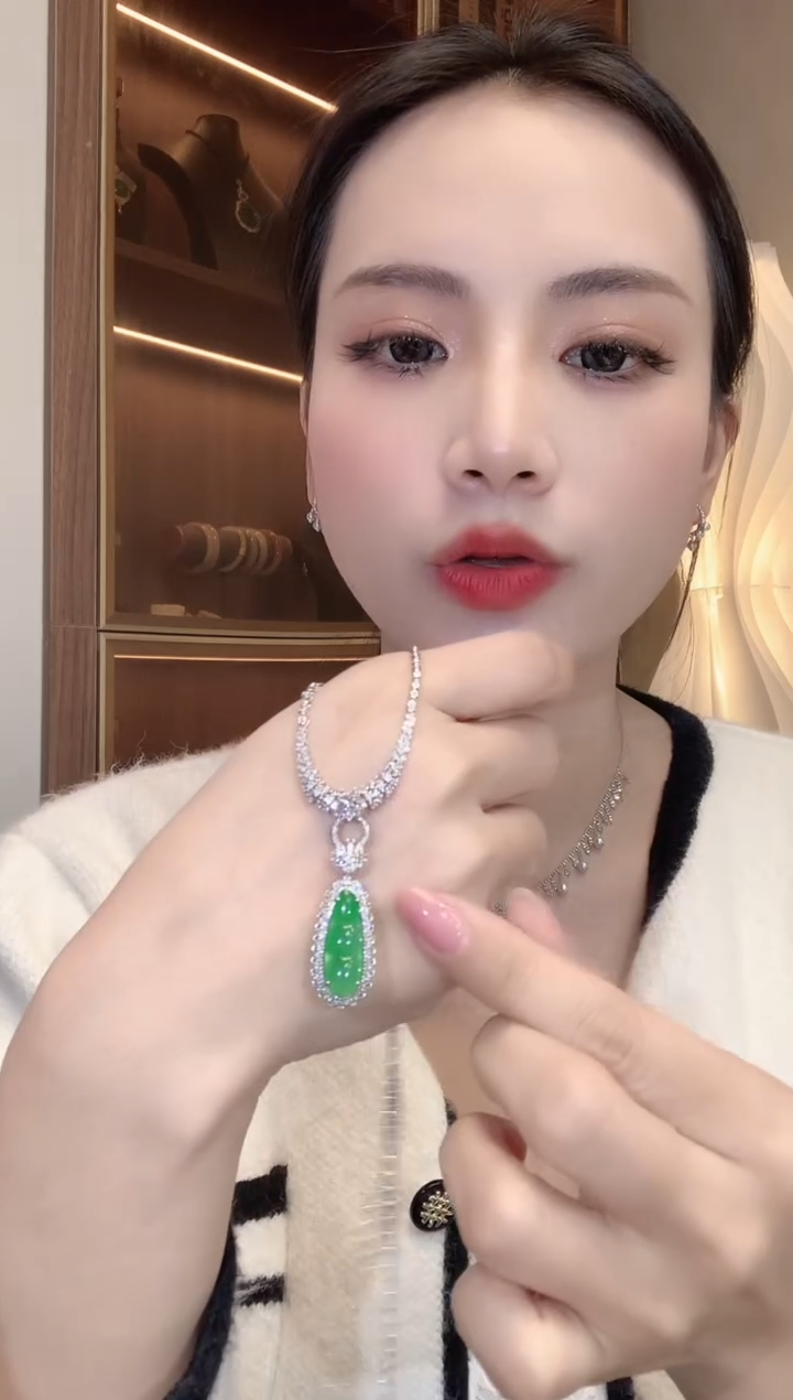 【闪购商品】翡翠吊坠(不含链)18K金镶嵌C38