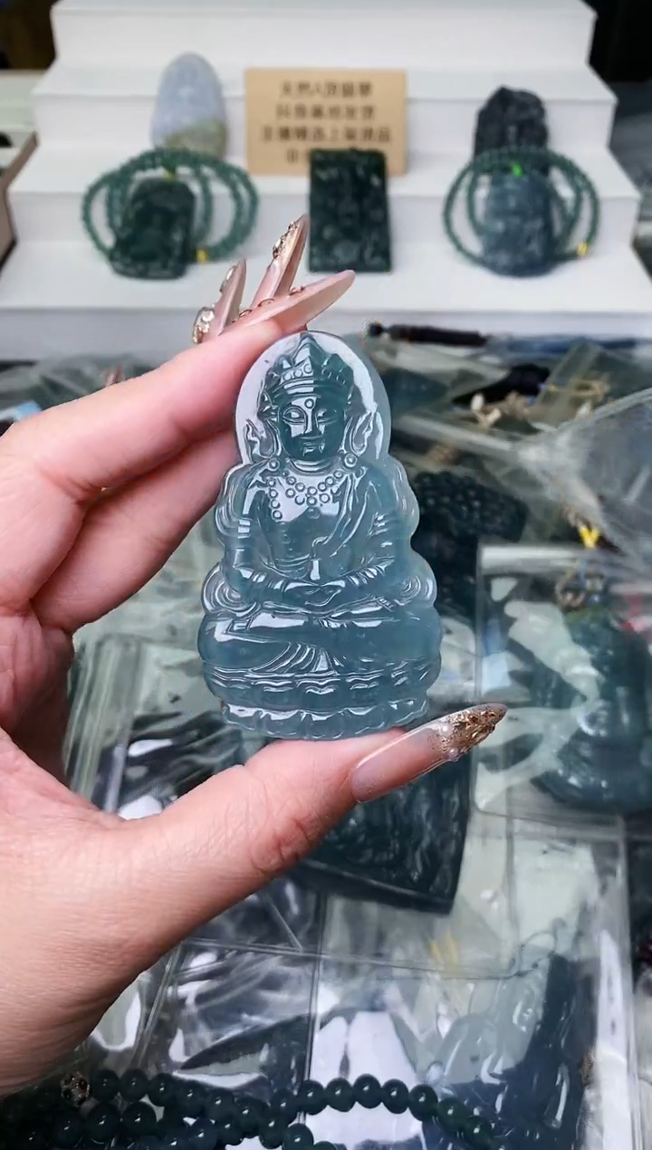 颈饰未镶嵌翡翠 