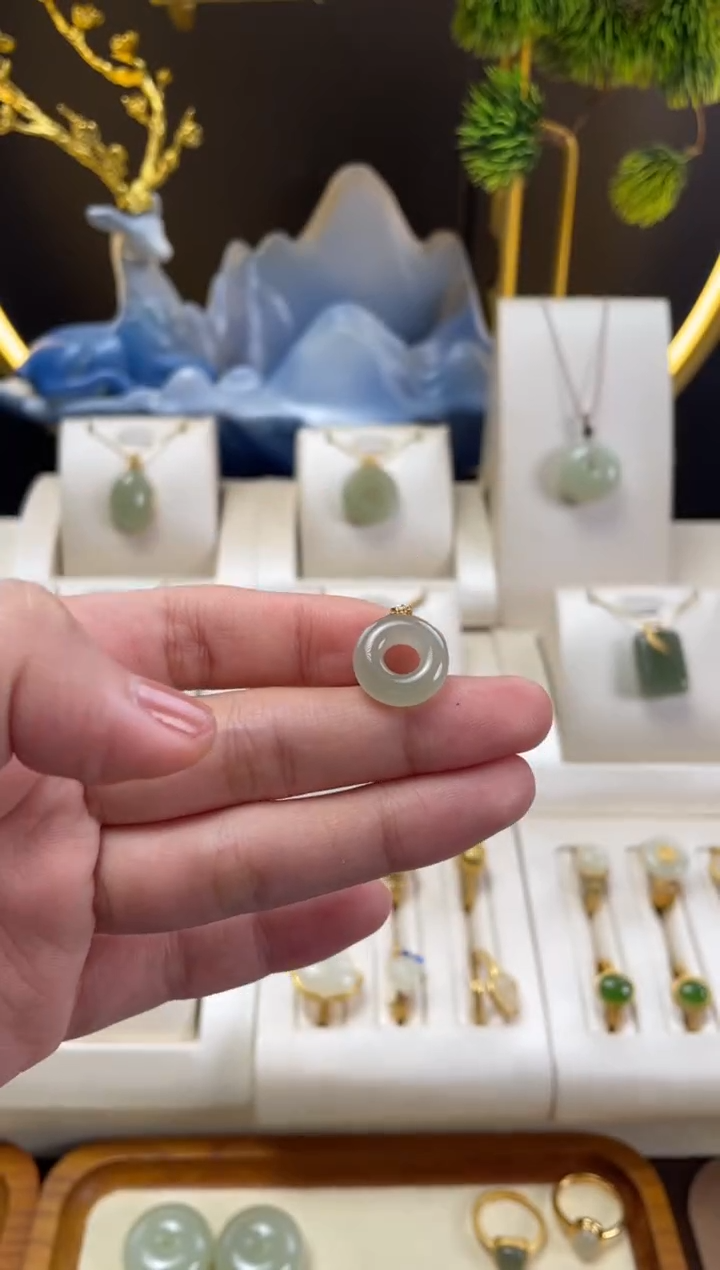 【闪购商品】和田玉吊坠18K金镶嵌平安环吊坠