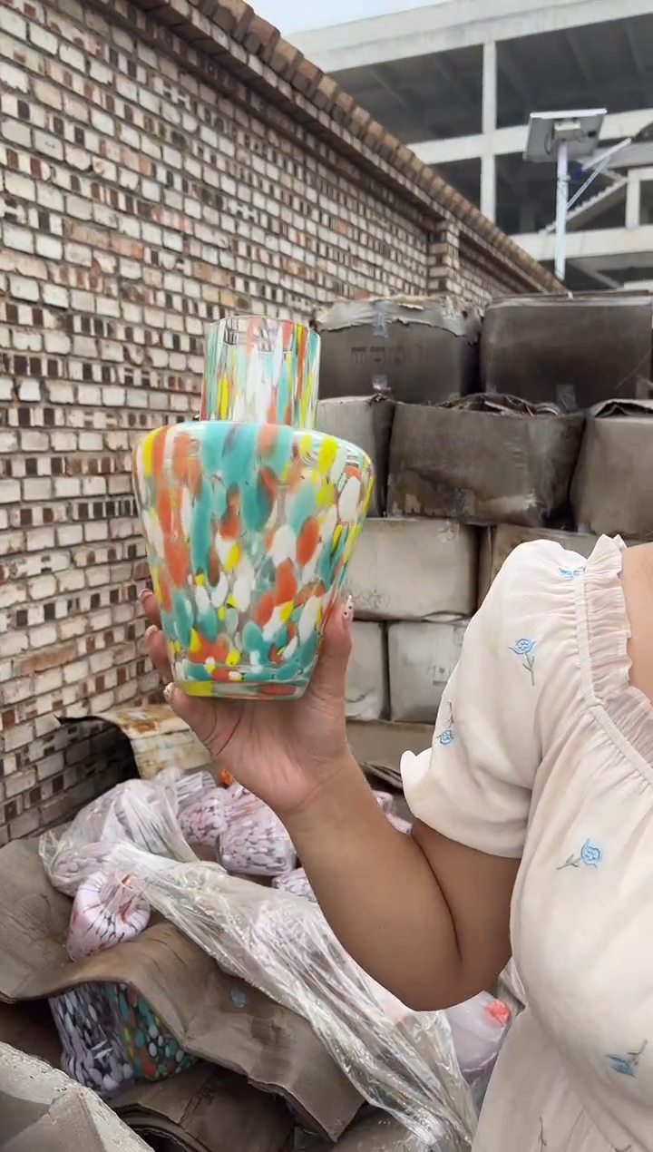 玻璃可插鲜花用于客厅装饰