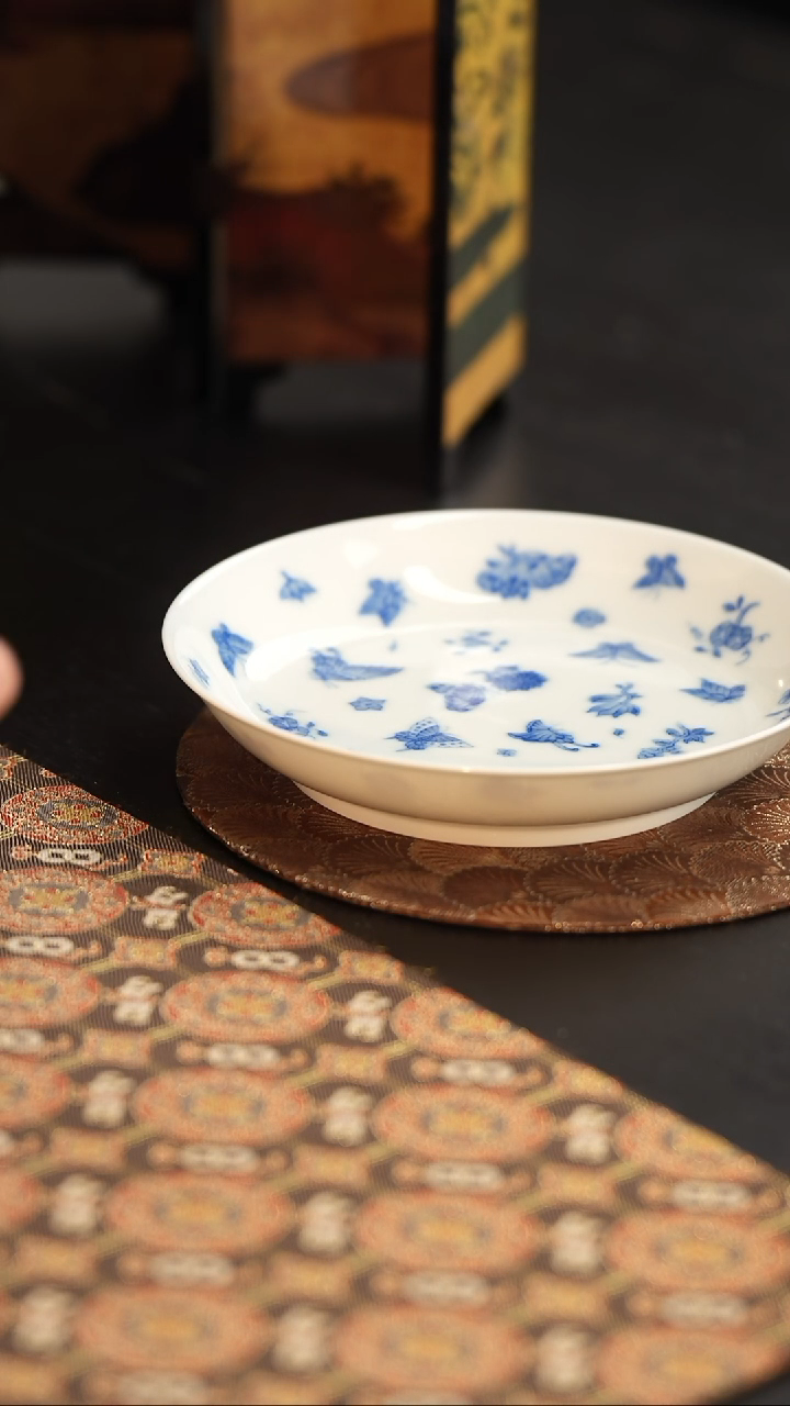 【闪购商品】杯看山柴窑青花蝴蝶